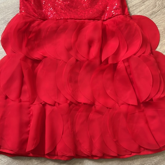 Red dress - Picture 3 of 5